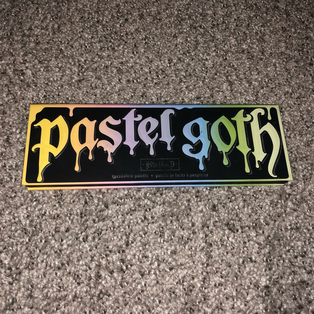 Pastel goth Kat Von D